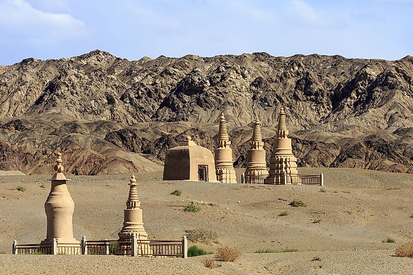 which famous ancient travel routes crossed the gobi desert