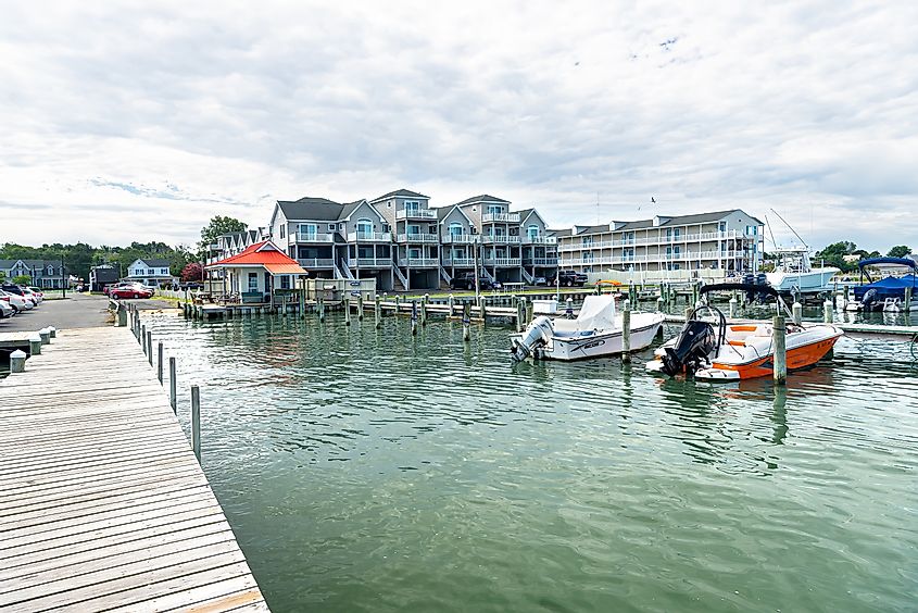 Hotels by the marina in Chincoteague. Editorial credit: Kosoff / Shutterstock.com