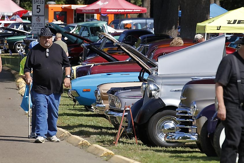 Classic cars at the Rolling Oldies 50s in the Fall car show at River Park in Lebanon, Oregon, via Catherine Avilez / Shutterstock.com