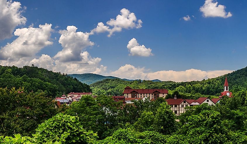 Helen, Georgia surrounded by green trees and mountains