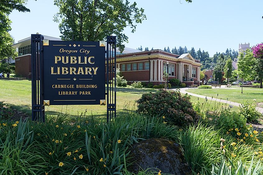 Sign for Oregon City Public Library in Library Park