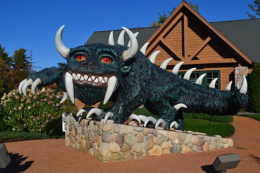 A modern statue of the hodag on display in front of the Rhinelander Chamber of Commerce.