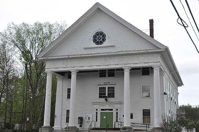 The town hall of Bedford, New Hampshire.