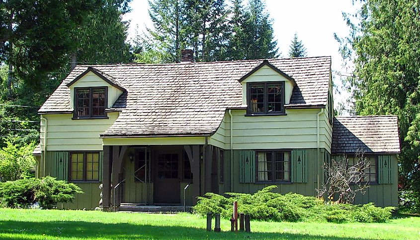 Timber Office of the historic Zigzag Ranger Station (built 1917).