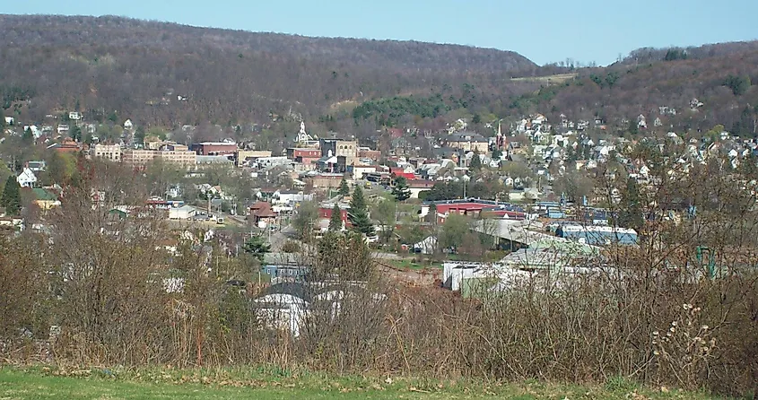 Ridgway from Elk County Country Club, By Pubdog (talk) - Own work (Original text: I (Pubdog (talk)) created this work entirely by myself.), Public Domain, https://commons.wikimedia.org/w/index.php?curid=16988684