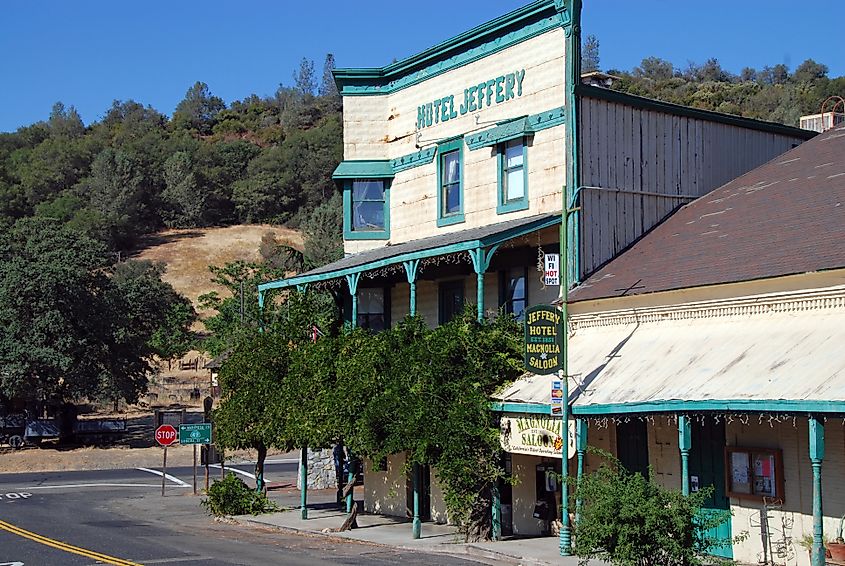 Coulterville, California: Old Jeffery hotel in Coulterville at highway 49 near Yosemite