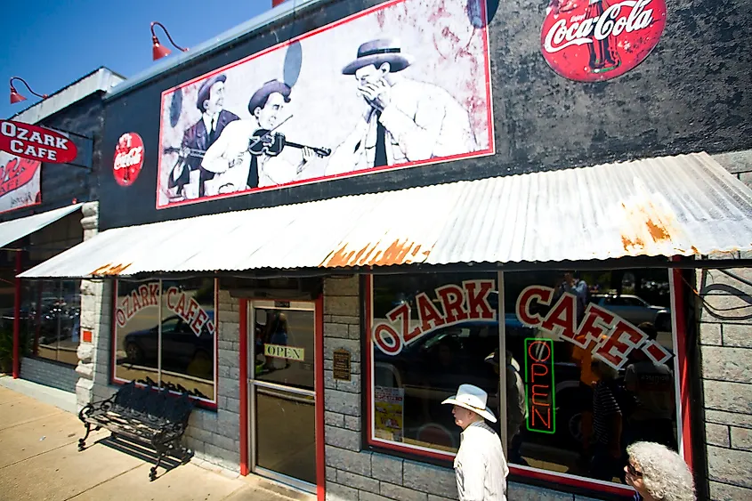 Ozark Cafe in Jasper, Arkansas. By miketnorton, CC BY 2.0, via Wikimedia Commons