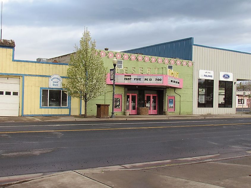 Burns, Oregon. Richard Bauer, CC BY 2.0 <https://creativecommons.org/licenses/by/2.0>, via Wikimedia Commons