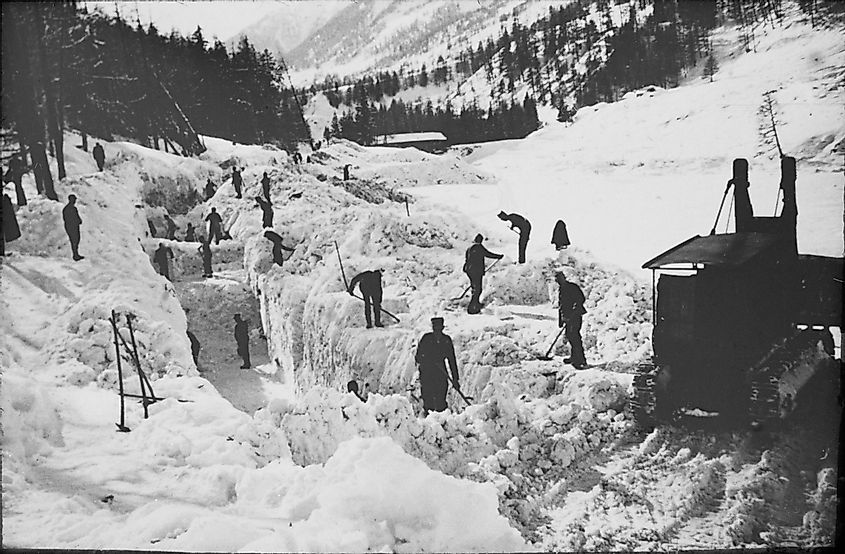 Clearing the road from Zernez to Brail during the Winter of Terror
