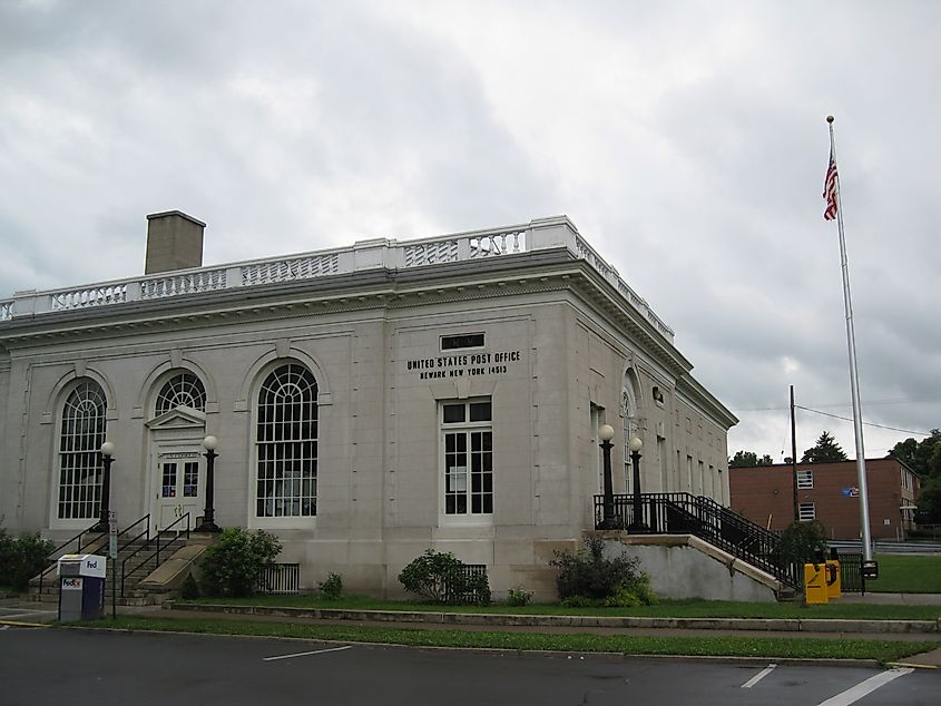 Newark, New York. In Wikipedia. https://en.wikipedia.org/wiki/Newark,_New_York By Doug Kerr from Upstate New York - 082309 1221, CC BY-SA 2.0, https://commons.wikimedia.org/w/index.php?curid=11457312