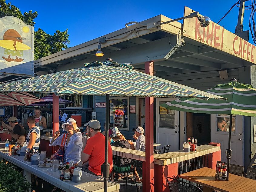people enjoying breakfast at Kihei Caffe across from Kalama Beach Park on the Hawaiian island of Maui.