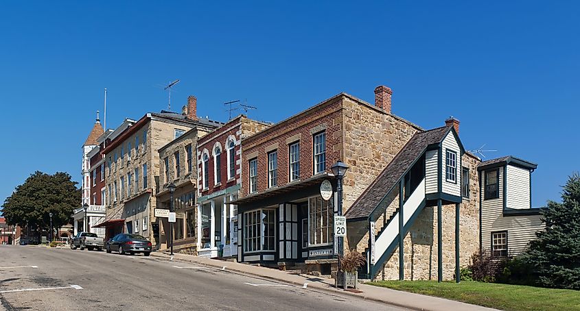 High Street, Mineral Point, By User:JeremyA - Own work, CC BY-SA 3.0, https://commons.wikimedia.org/w/index.php?curid=11380531