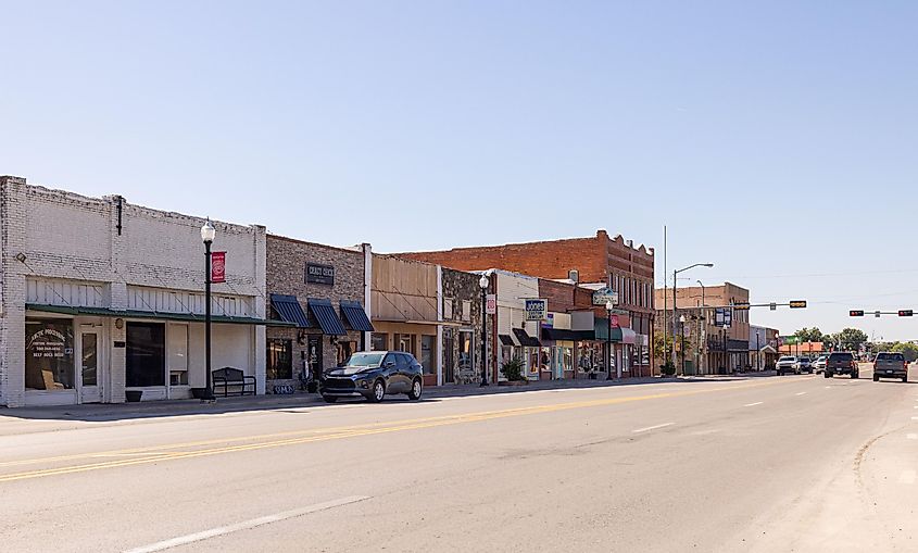 Street view in Davis, Oklahoma, via Roberto Galan / Shutterstock.com