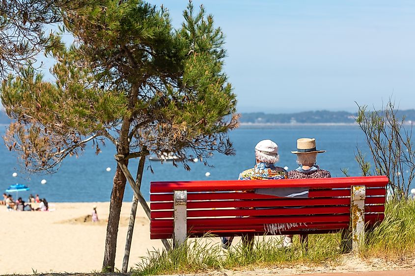 The Fort Walton Beach Senior Center hosts activities by seniors, for seniors that keep their minds sharp and bodies moving. Credit: lhorintson/ Shutterstock.com