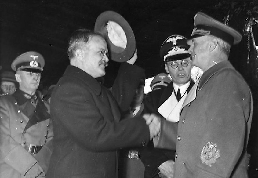 Joachim von Ribbentrop welcoming Vyacheslav Molotov in Berlin, November 1940