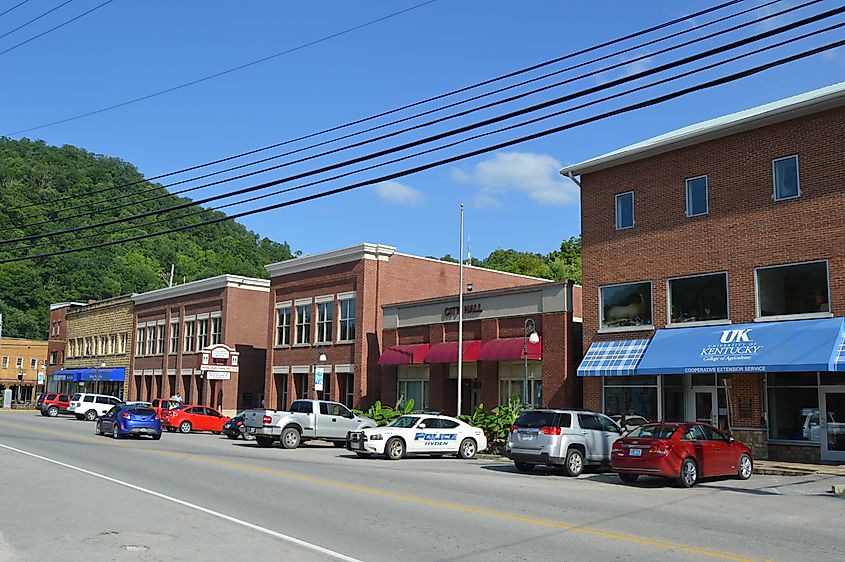 Main Street in Hyden, Kentucky (Nyttend, Public domain, via Wikimedia Commons)