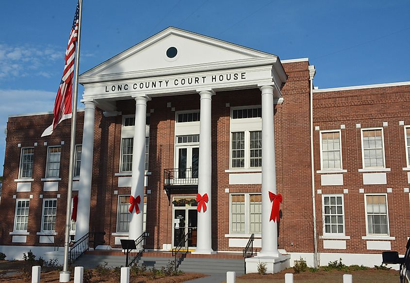 Long County Courthouse in Ludowici.