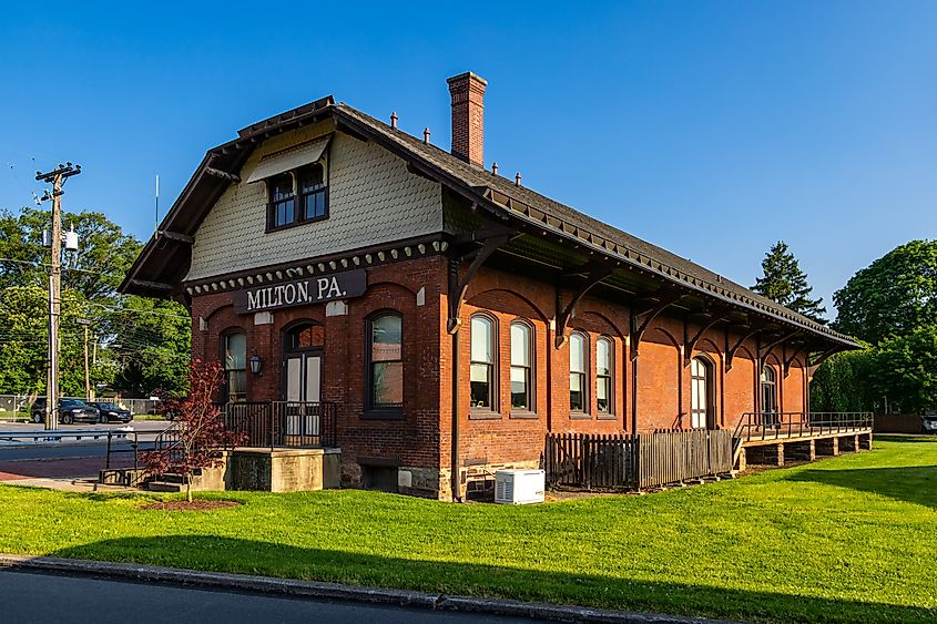 Milton Freight Station Built in 1883 this building now houses the Milton borough offices. Eridony (Instagram: eridony_prime) via Flickr.