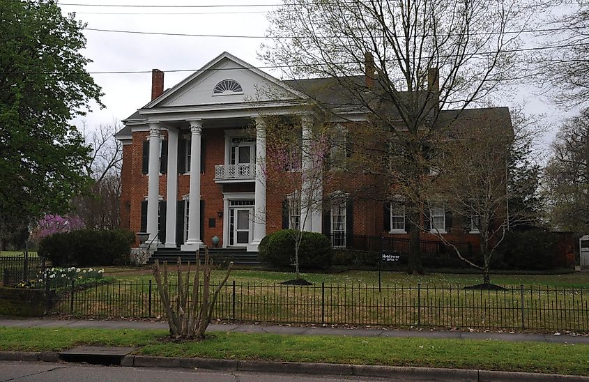 Historic Montrose House (built in 1858) in East Holly Springs Historic District, Marshall County, Mississippi, USA.