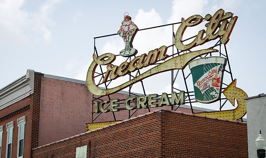 The iconic Cream City Ice Cream sign in Cookeville, Tennessee. 