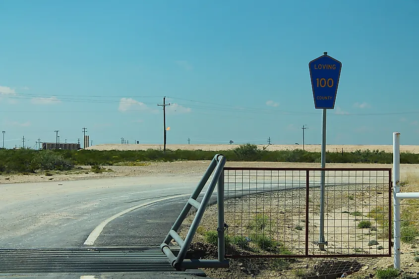 Loving County Road 100 Sign. Editorial credit: formulanone, CC BY-SA 2.0, via Wikimedia Commons https://commons.wikimedia.org/w/index.php?curid=119994020