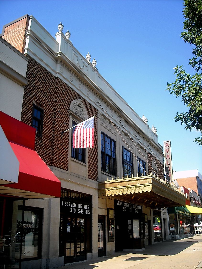 The Avalon Theatre on Connecticut Avenue in the Chevy Chase neighborhood of Washington, DC. AgnosticPreachersKid, CC BY-SA 3.0, via Wikimedia Commons