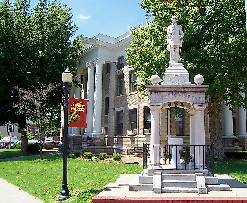 Monument honoring the Confederate soldiers on the northeast corner of the Murray court square.