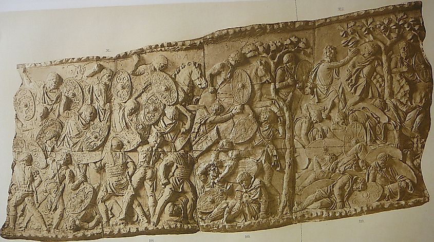 Battle scene between the Roman and Dacian armies.