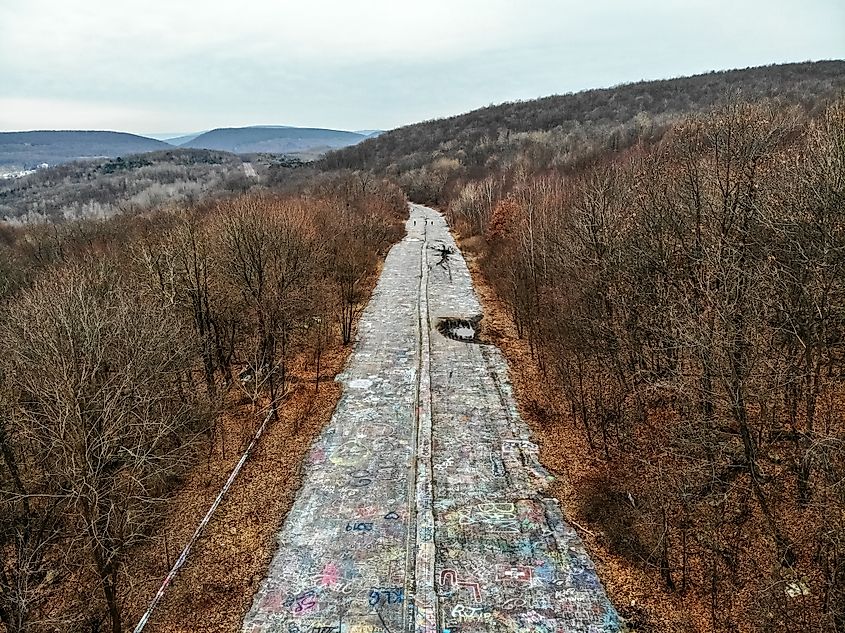 Drone photo of the former "Graffiti Highway" near Centralia in 2019, before it was mostly buried by several hundred access-denial berms.