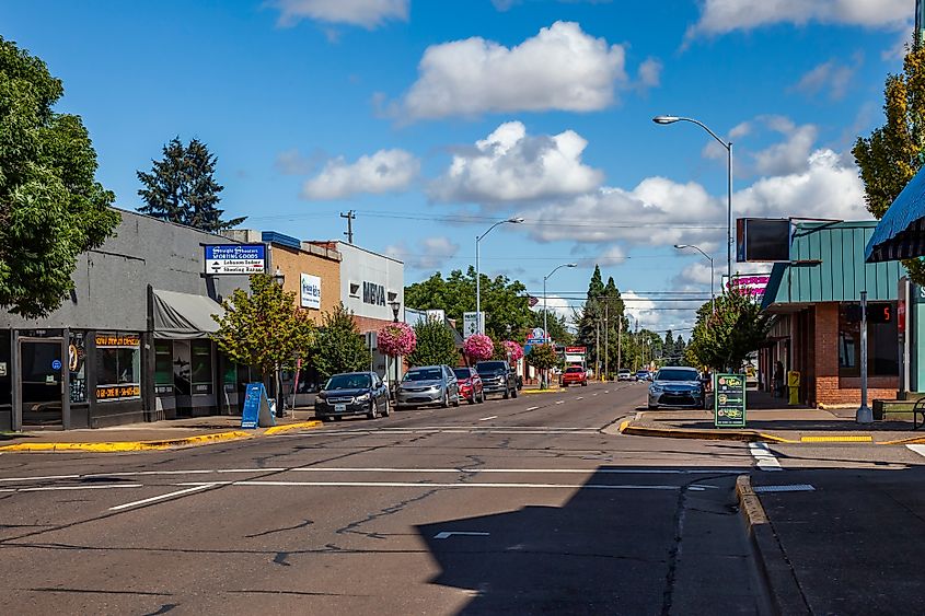 Main Street in the city center of Lebanon, Oregon.