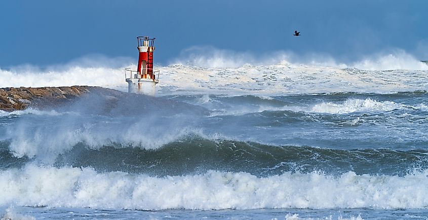 Tidal waves along the shore