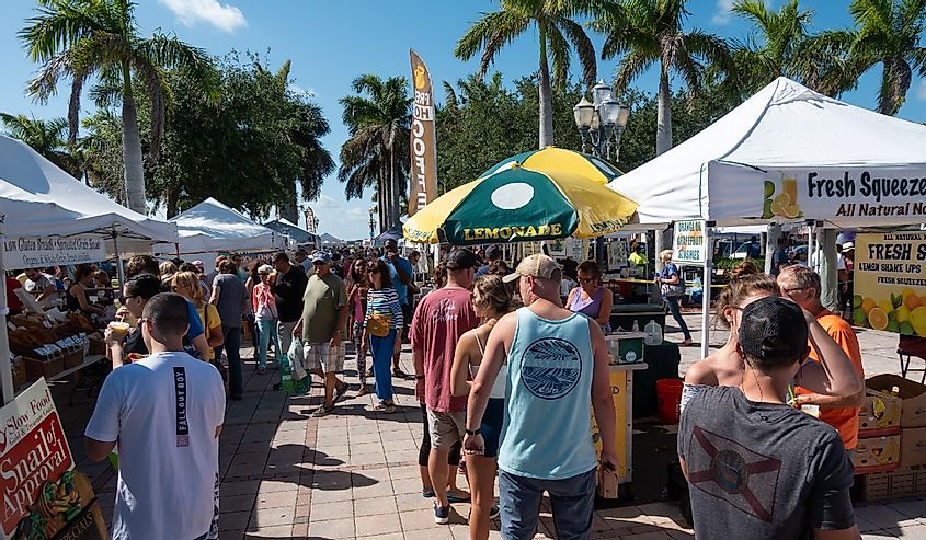 People shopping at the farmer's market at Fort Pierce Florida on a sunny Saturday morning.