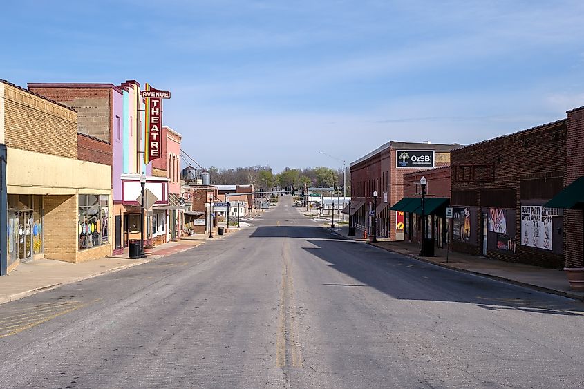 Washington Avenue in West Plains, Missouri. Image credit Paltron, CC BY-SA 4.0, via Wikimedia Commons