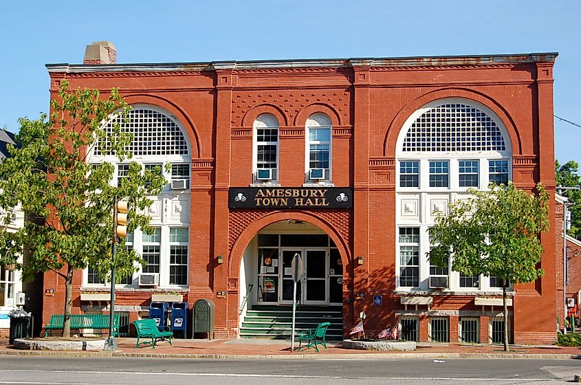 Town Hall of Amesbury, Massachusetts. Image credit Fletcher6 via Wikimedia Commons