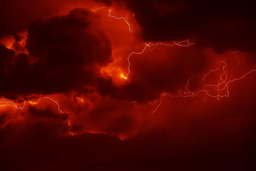 Forbandet Gulerod Tumult Is Red Lightning Real? - WorldAtlas