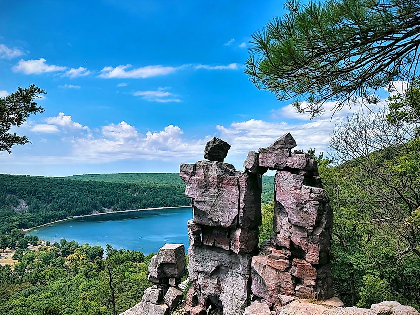 Devil's Doorway at Devil's Lake in Wisconsin (Credit: danesprintshop via Shutterstock)