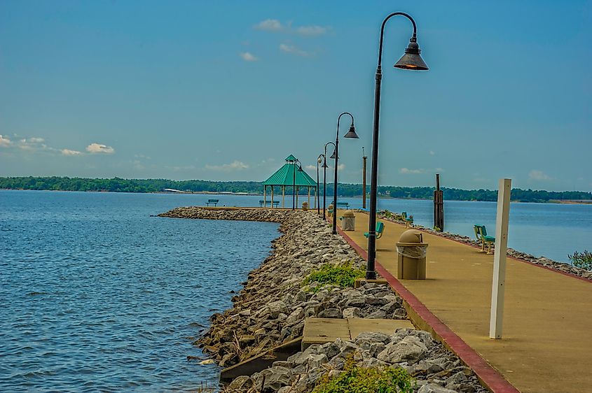 Scenic lakeside at Grand Rivers, Kentucky.