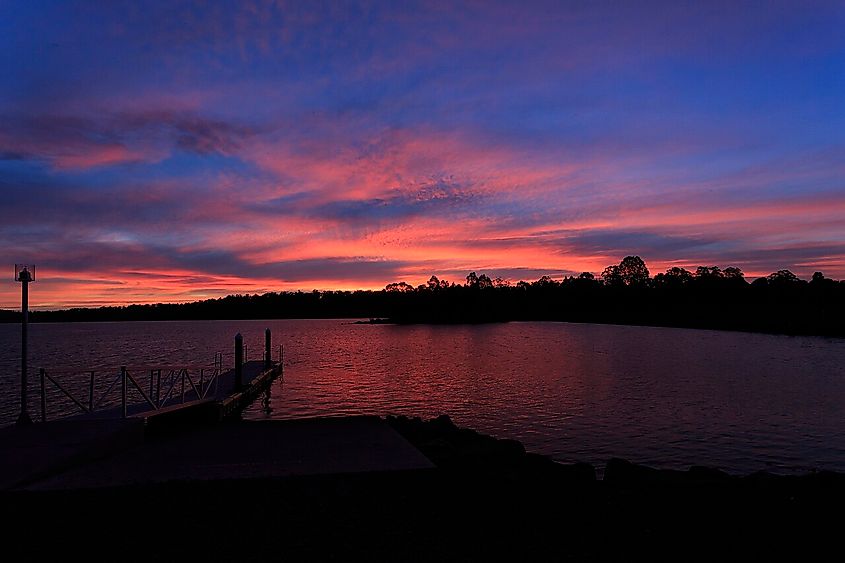 Lake Bronte Lagoon (Tasmania) at dawn