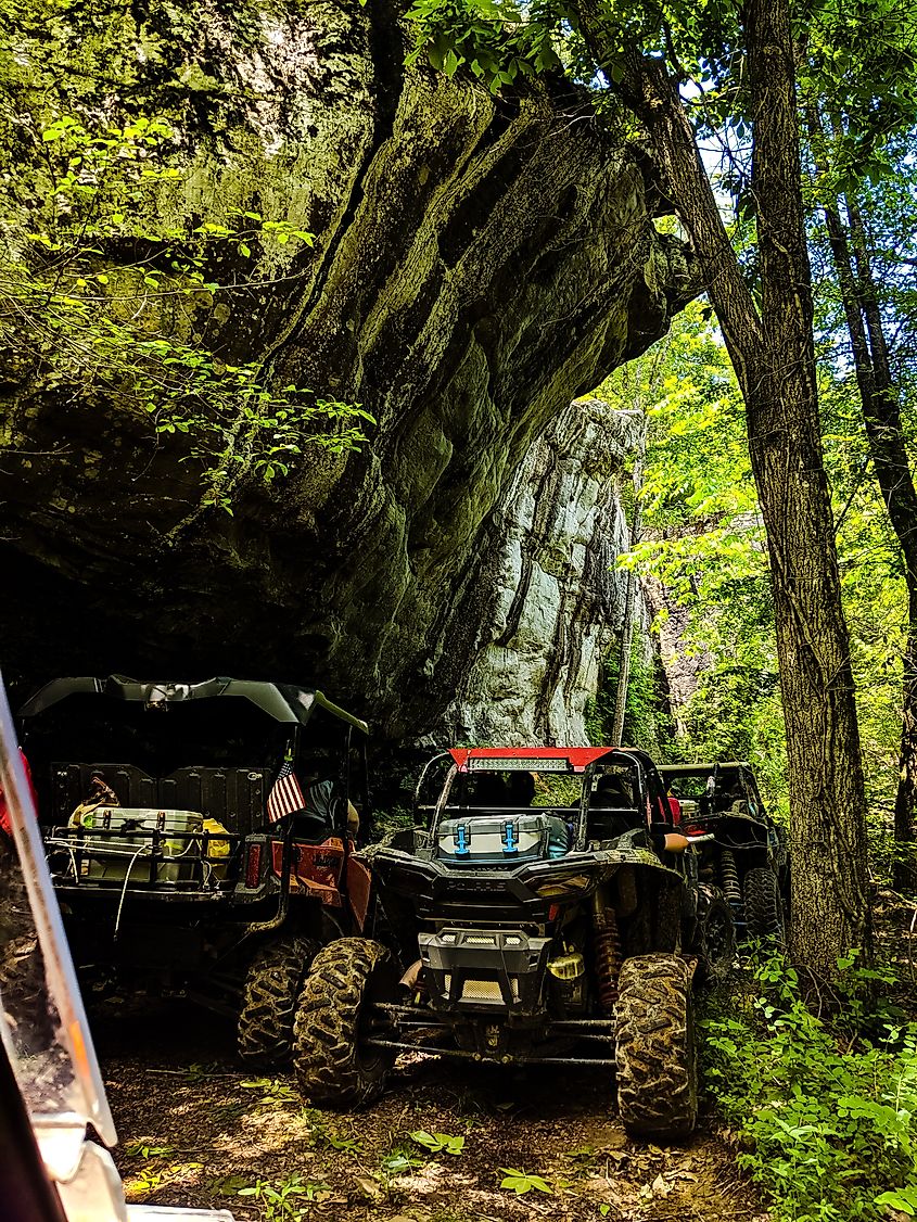 A group of rock crawlers exploring the trails in Leslie Arkansas.