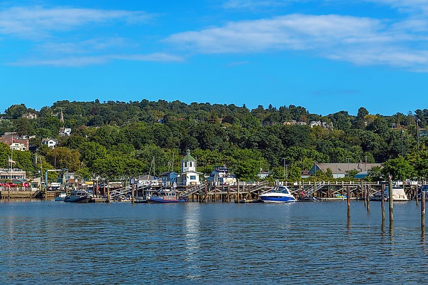 A scenic look along the Hudson River shoreline on September 18 2021 in the village of Sleepy Hollow, via Andrew F. Kazmierski / Shutterstock.com