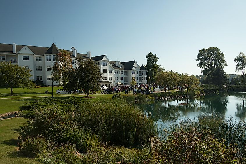 View of the grounds of The Ostoff resort at Gather on the Green vintage car show, via ajkelly / Shutterstock.com