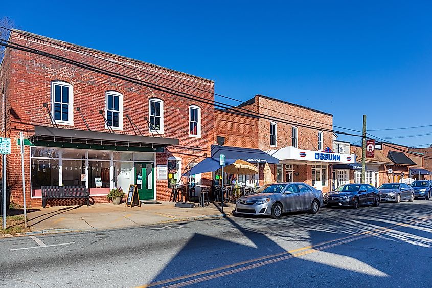 King street scene, including the historic Osbunn Theater marquee