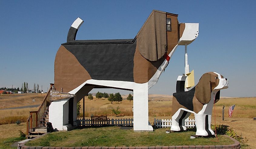 Wooden chainsaw carved art in Dog Bark Park in Cottonwood, Idaho