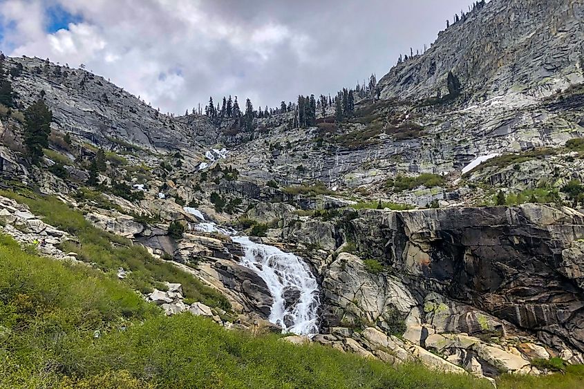 Sequoia National Park, Takopah Waterfall trail.