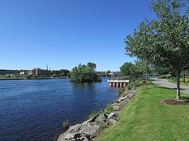 Brewer Riverwalk . Photo via Wikimedia Commons.