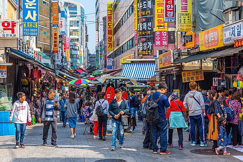 Namdaemun Market in Seoul - Trabantos / Shutterstock.com