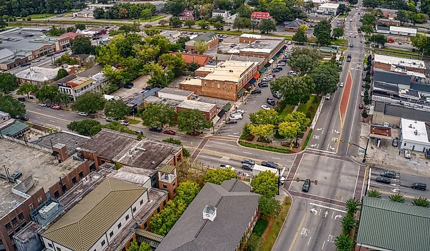 Overlooking the busy Main Street intersection of Summerville, South Carolina.