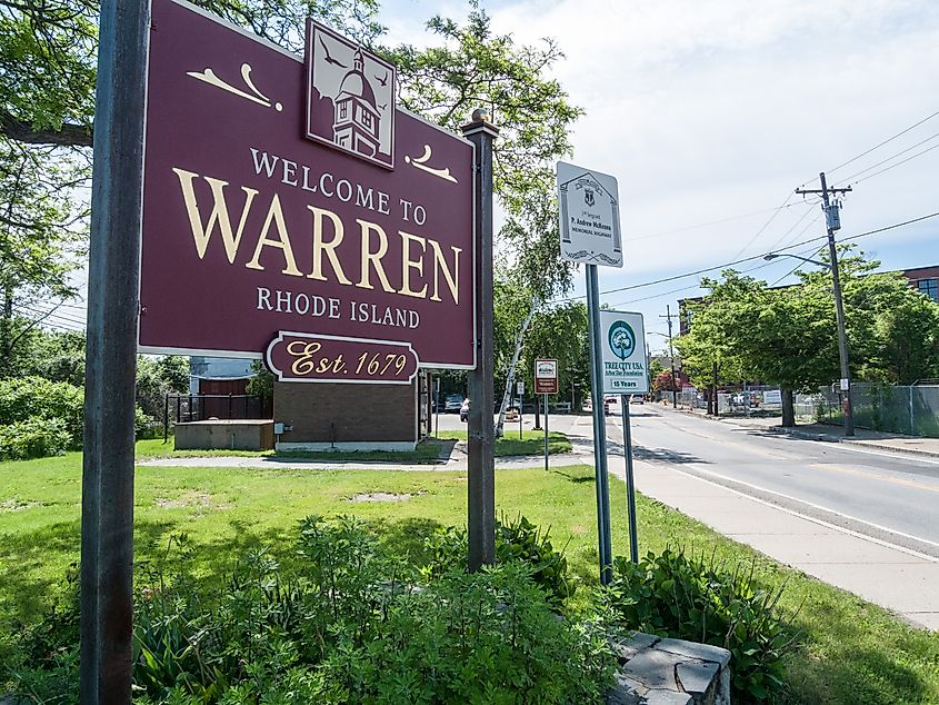 Welcome to Warren sign in Warren, Rhode Island.