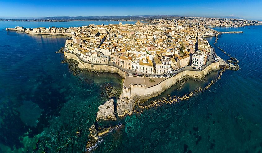 Sicily, Italia, Isola di Ortigia Coast of Ortigia island at city of Syracuse, Sicily, Italy. Beautiful travel photo of Sicily.