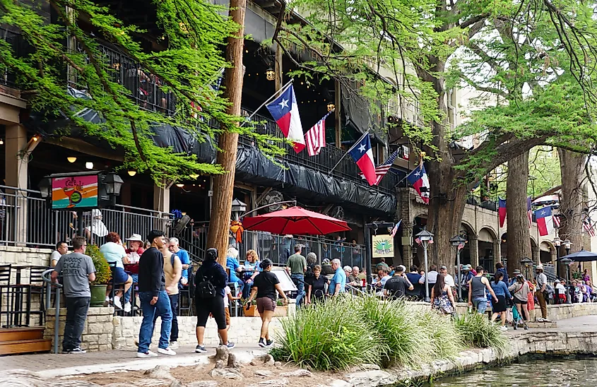 San Antonio, Texas: Visitors walking next to the bars and restaurants along the river walk.